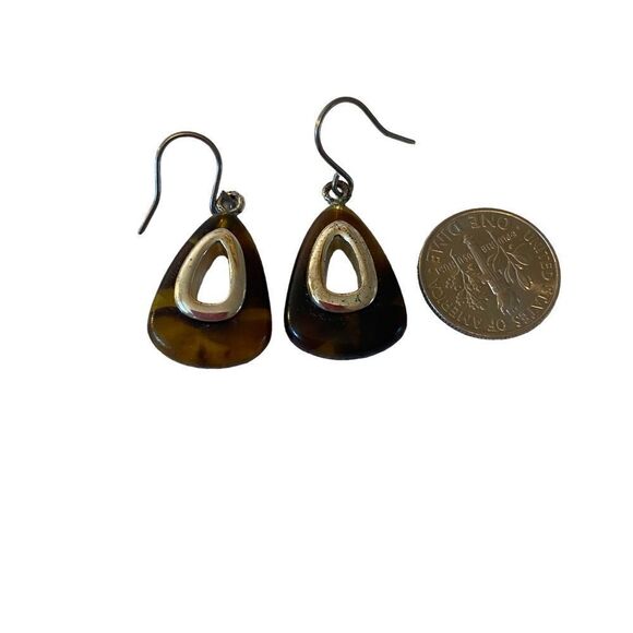 Teardrop Tortoise Shell & Silver Toned Lightweight Retro Looking Drop Earrings. - Picture 5 of 5